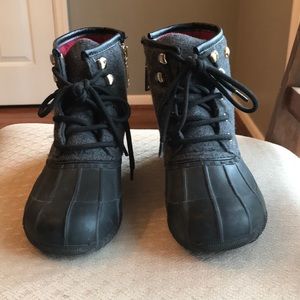 Tommy Hilfiger duck boots!